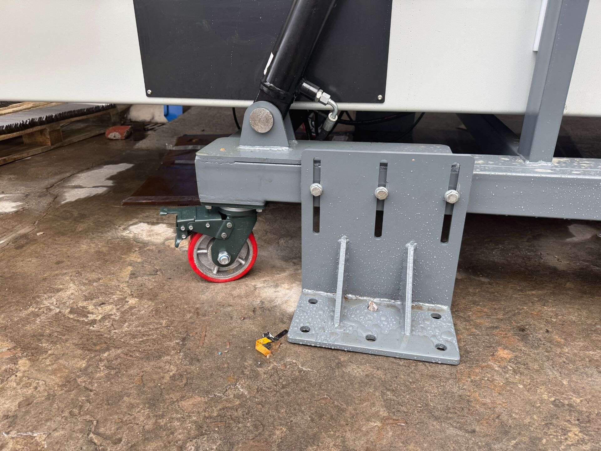 Two-person unloading with telescopic conveyor