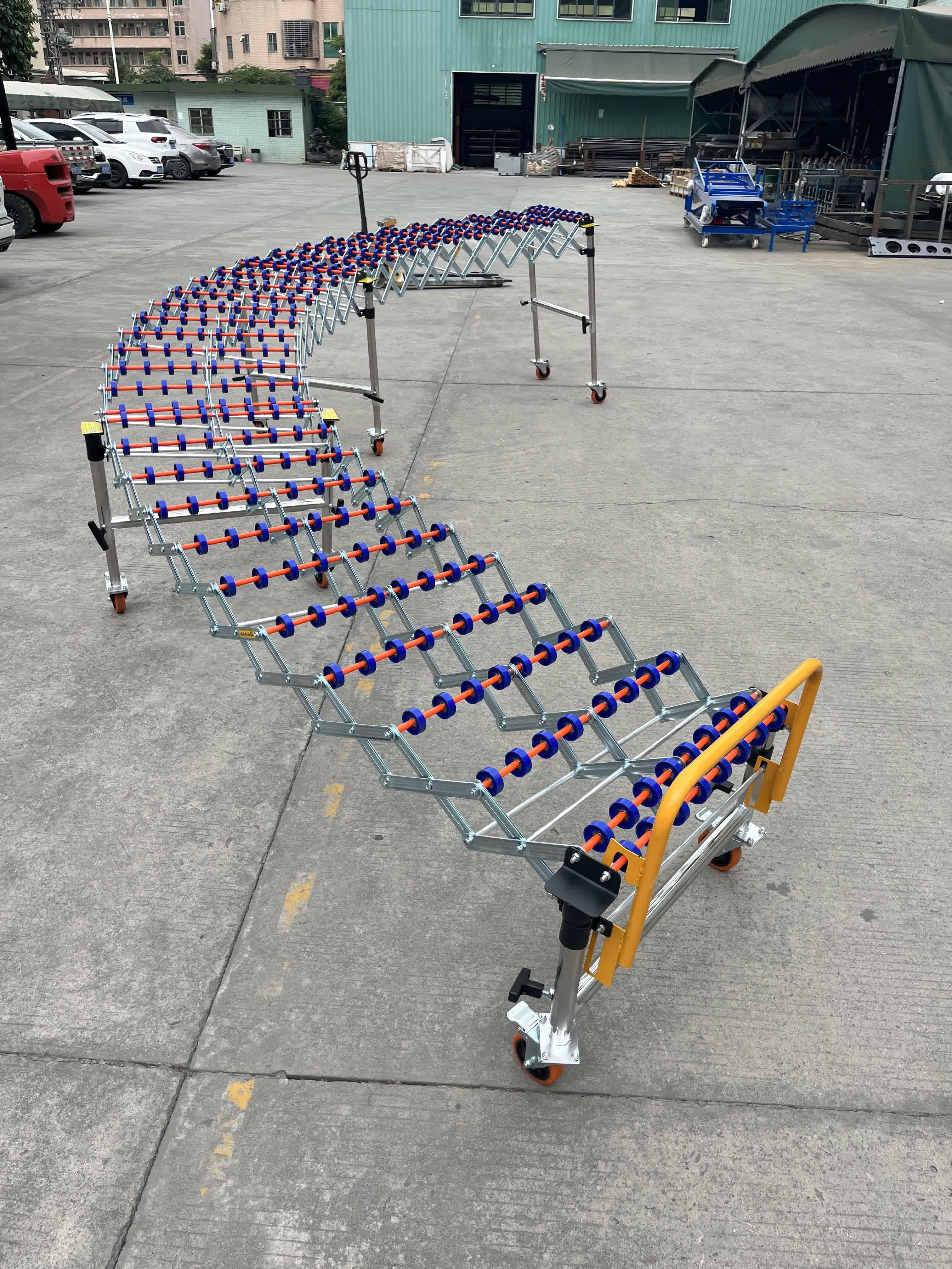 Advantages of Gravity Skate Wheel Conveyor for Unloading Operations