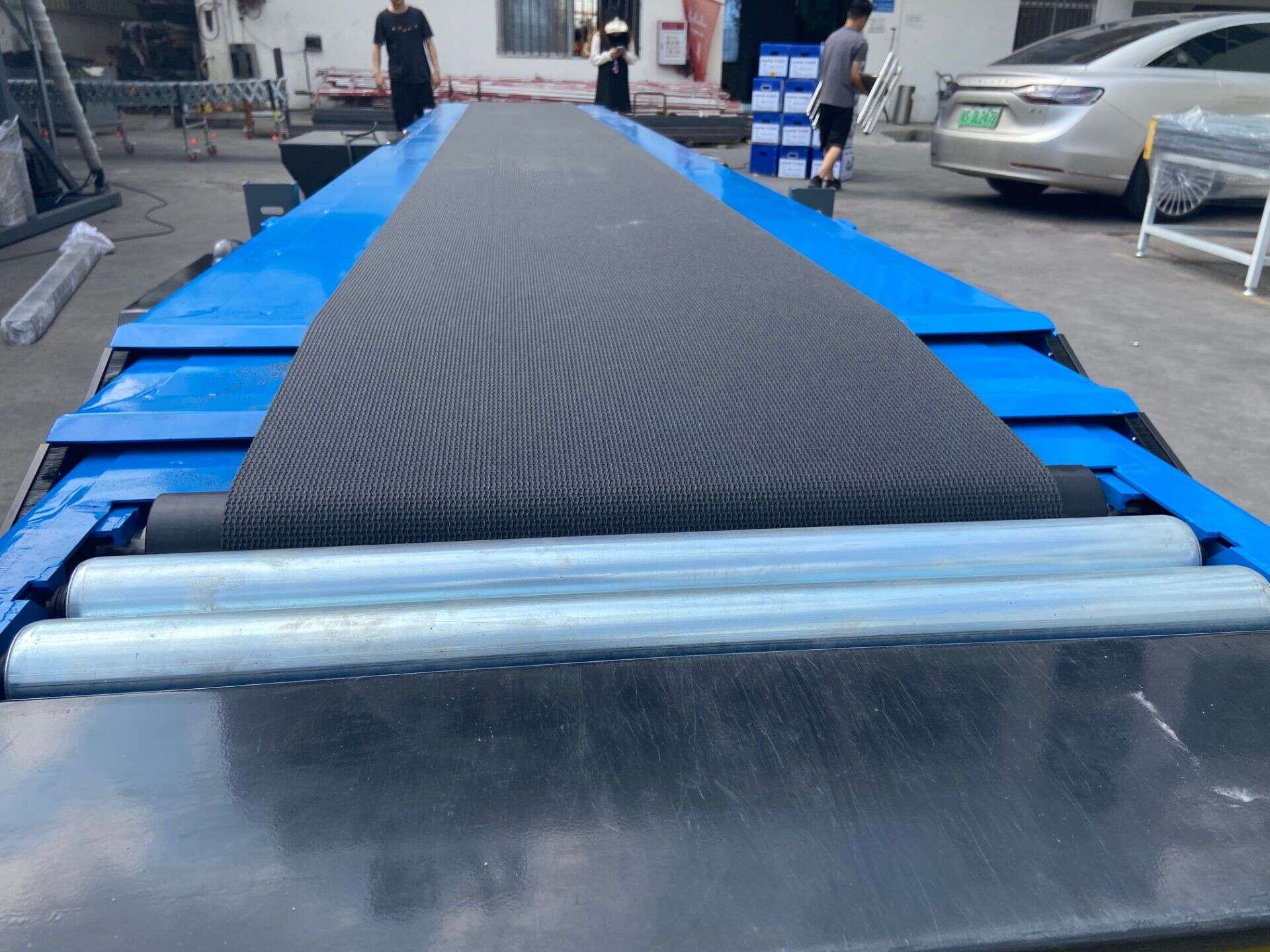3-Section Telescopic Conveyor Front Belt Detail