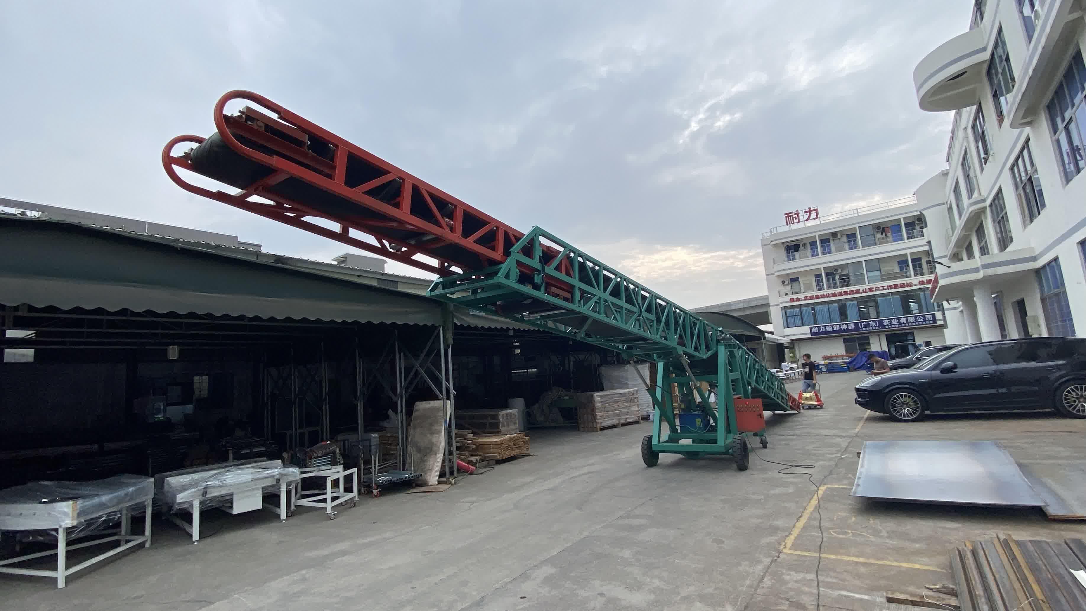 Double Wing Conveyor Raised State
