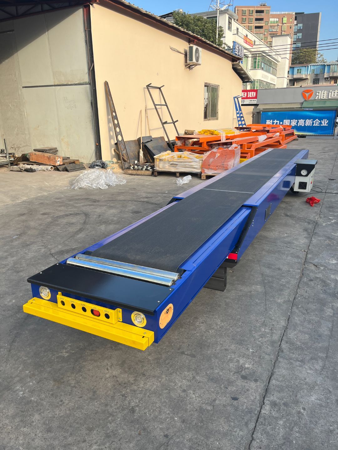 2-section Telescopic Conveyor in extended position