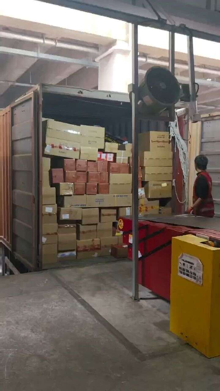 Express Distribution Center Unloading and Transfer Case