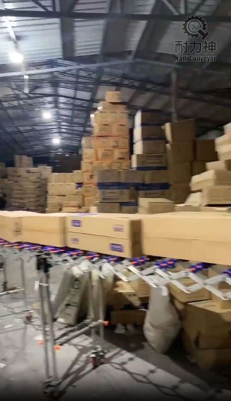 Skate wheel conveyor connected to truck unloading