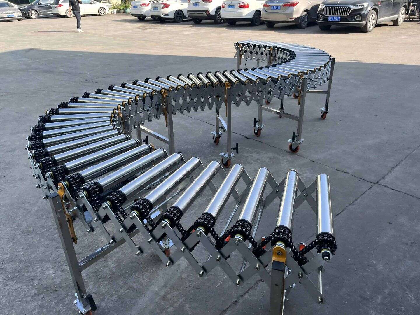 Chain-driven Powered Roller Conveyor