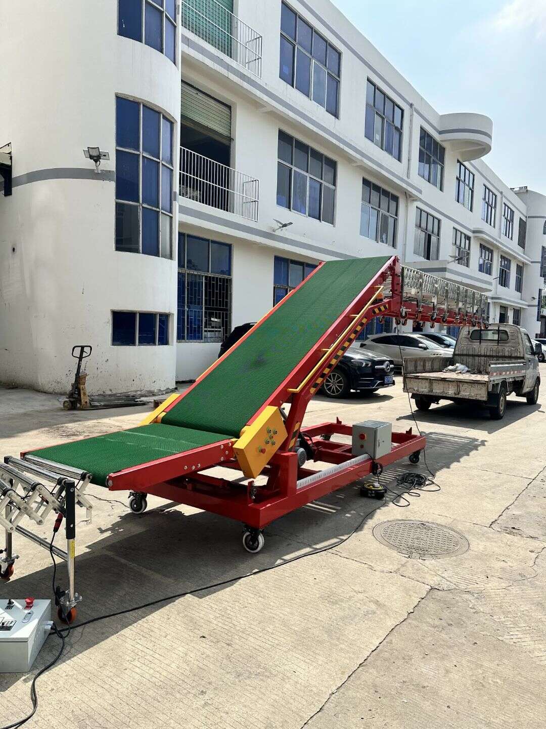 Heavy-Duty Ramp Machine Loading Demonstration