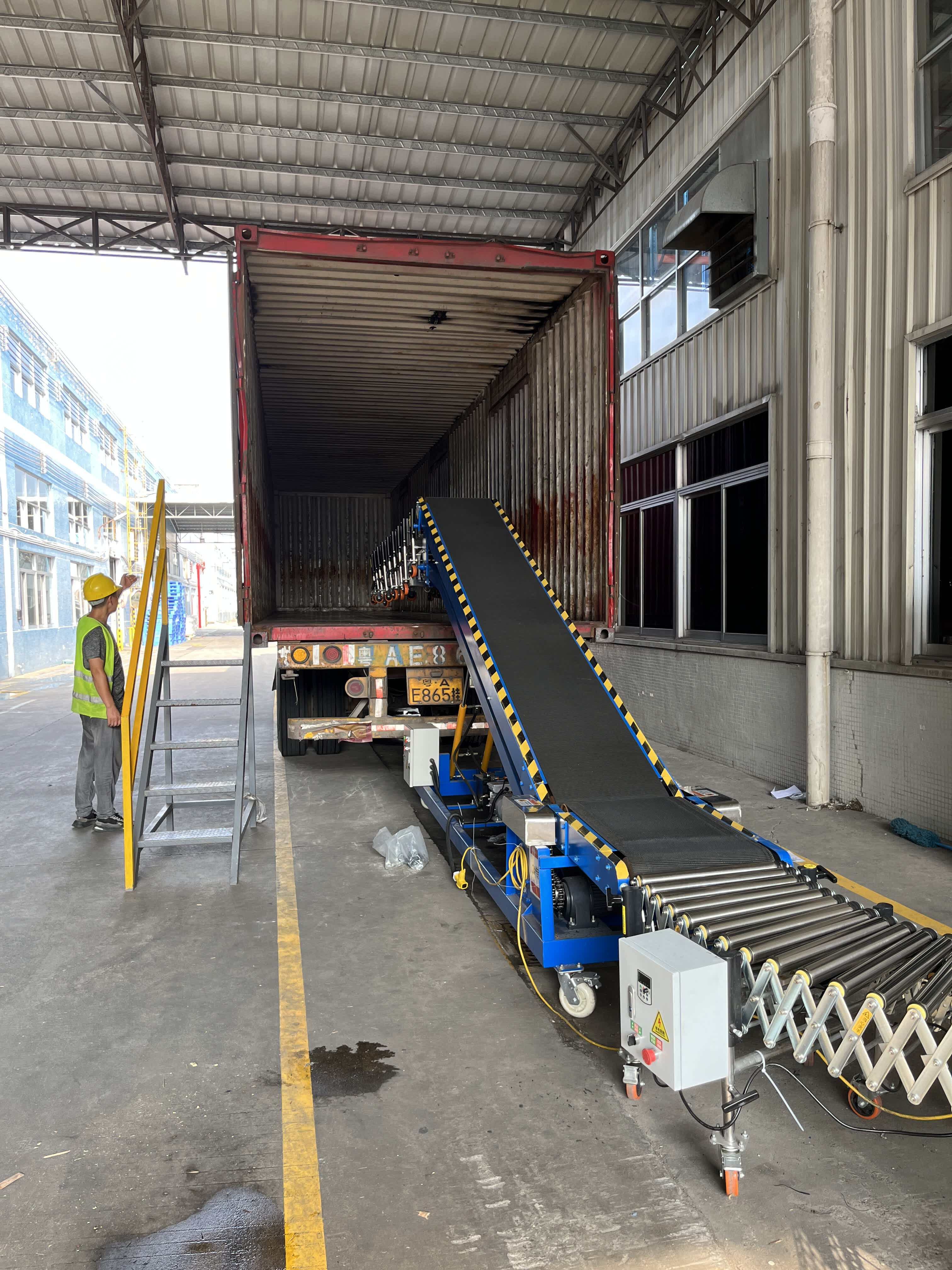 Incline conveyor_roller conveyor extending into the truck bed
