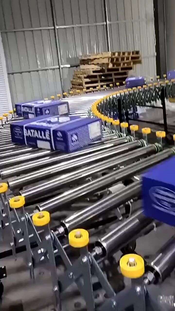 Fruit conveying line with rubber-covered rollers